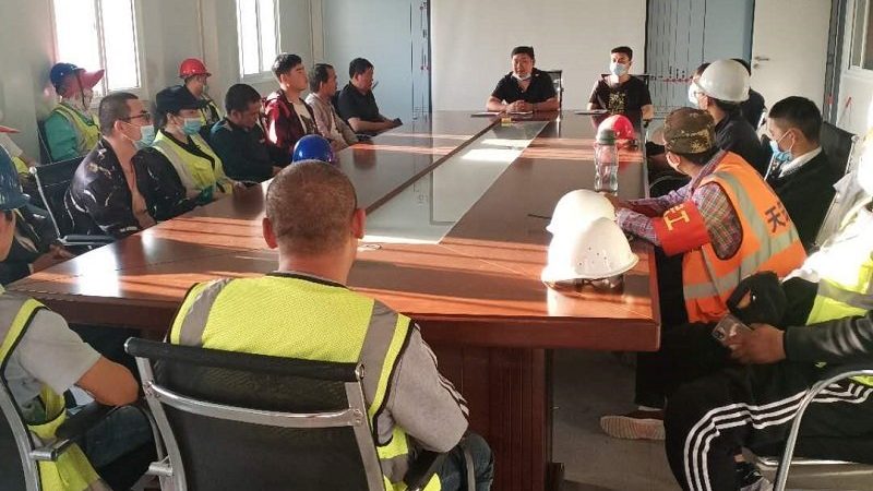 根据相关行业标准和实践经验，焊工培训实操基地的场地面积一般应满足以下标准：